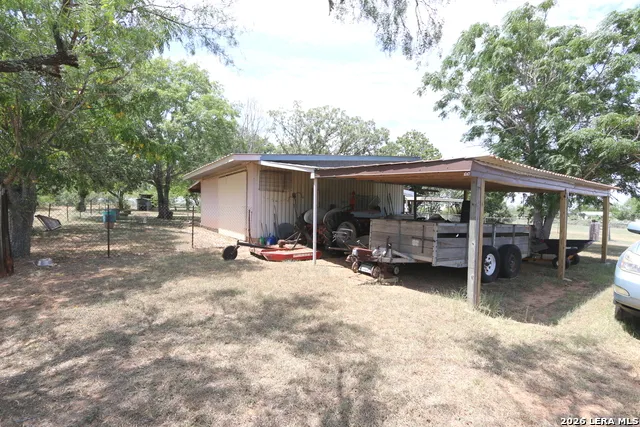 1657 County Road 124 Floresville, TX 78114