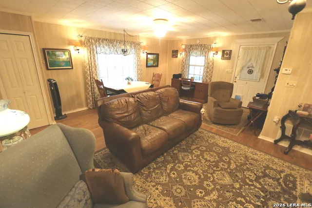 1657 County Road 124 Floresville, TX 78114