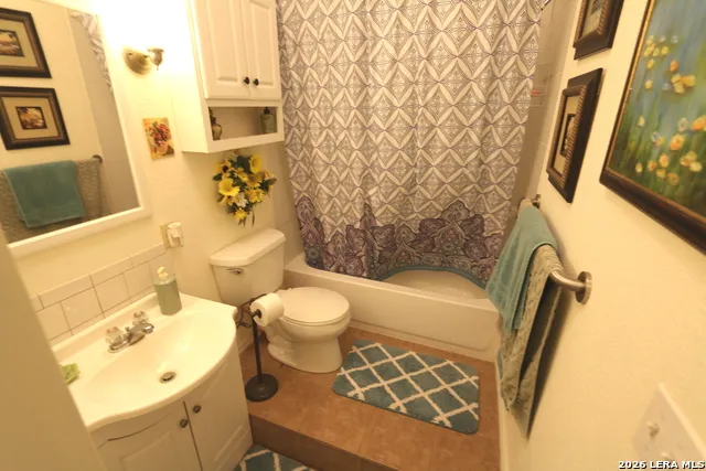 1657 County Road 124 Floresville, TX 78114