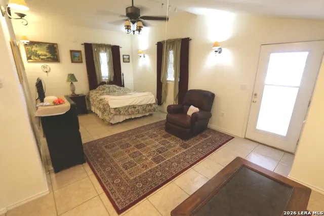 1657 County Road 124 Floresville, TX 78114