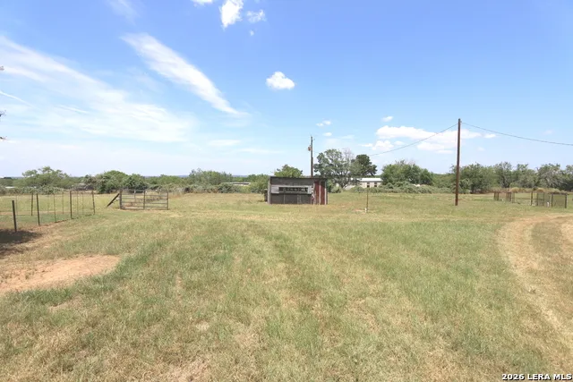 1657 County Road 124 Floresville, TX 78114