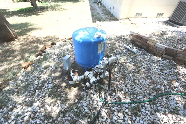 1657 County Road 124 Floresville, TX 78114