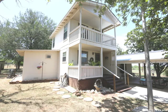 1657 County Road 124 Floresville, TX 78114