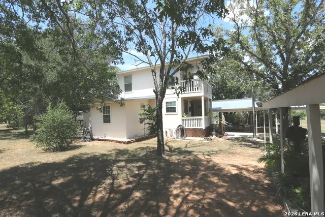 1657 County Road 124 Floresville, TX 78114
