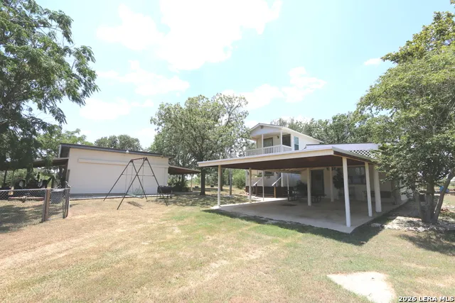 1657 County Road 124 Floresville, TX 78114