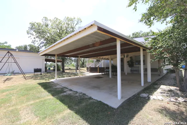 1657 County Road 124 Floresville, TX 78114