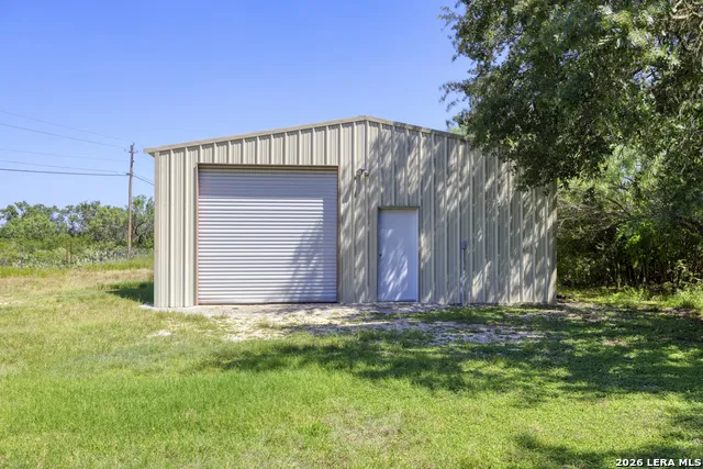 433 MILLS LN Uvalde, TX 78801