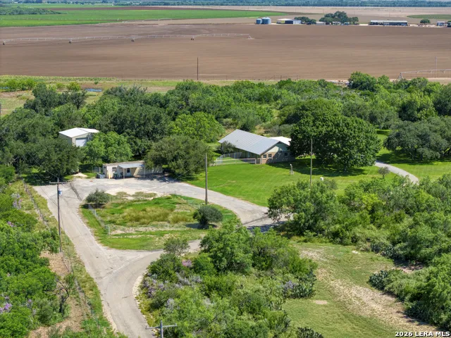 433 MILLS LN Uvalde, TX 78801