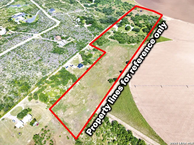 433 MILLS LN Uvalde, TX 78801