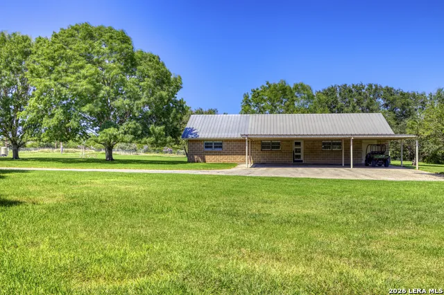 433 MILLS LN Uvalde, TX 78801