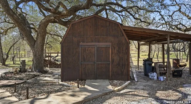 828 SHADY GROVE LN Adkins, TX 78101