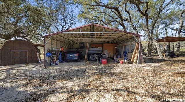 828 SHADY GROVE LN Adkins, TX 78101
