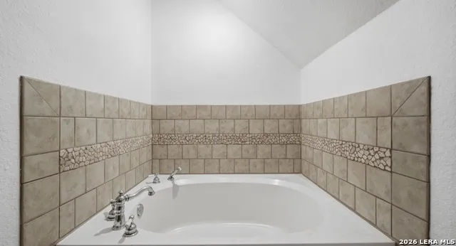 828 SHADY GROVE LN Adkins, TX 78101