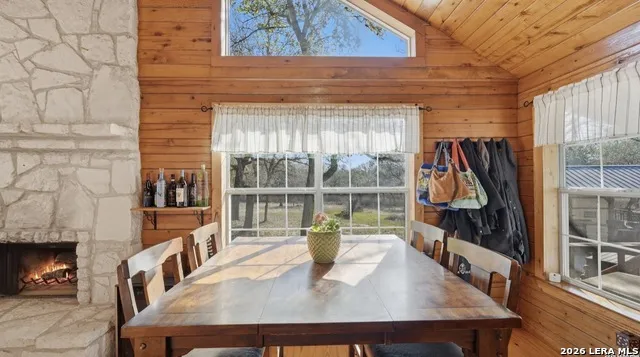 828 SHADY GROVE LN Adkins, TX 78101