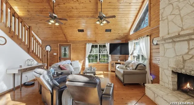 828 SHADY GROVE LN Adkins, TX 78101