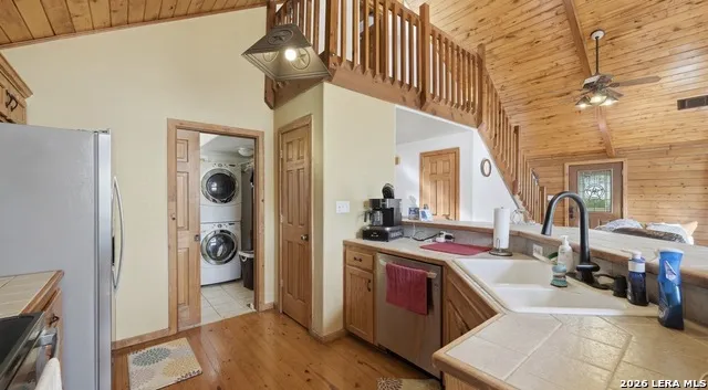 828 SHADY GROVE LN Adkins, TX 78101