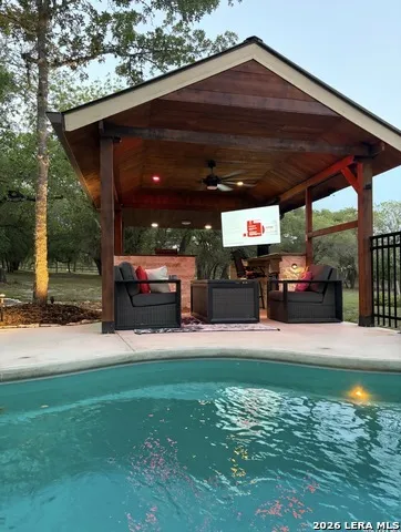828 SHADY GROVE LN Adkins, TX 78101
