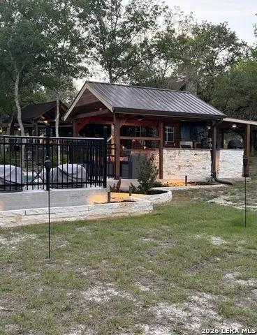 828 SHADY GROVE LN Adkins, TX 78101