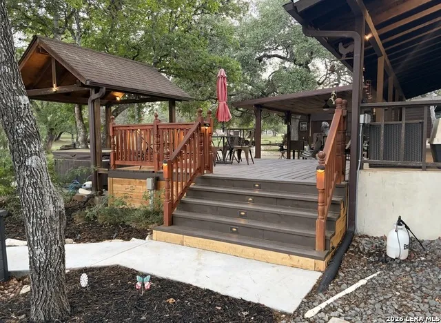 828 SHADY GROVE LN Adkins, TX 78101