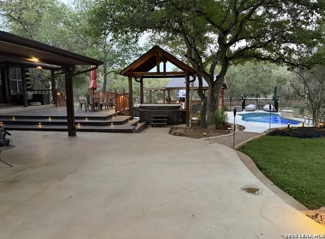 828 SHADY GROVE LN Adkins, TX 78101