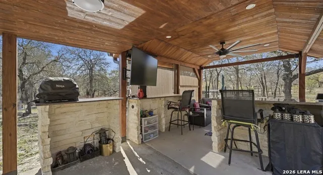 828 SHADY GROVE LN Adkins, TX 78101