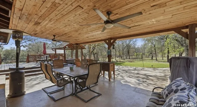 828 SHADY GROVE LN Adkins, TX 78101