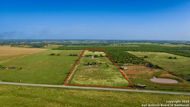 2387 Fm 537 Floresville, TX 78114