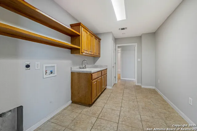 2387 Fm 537 Floresville, TX 78114