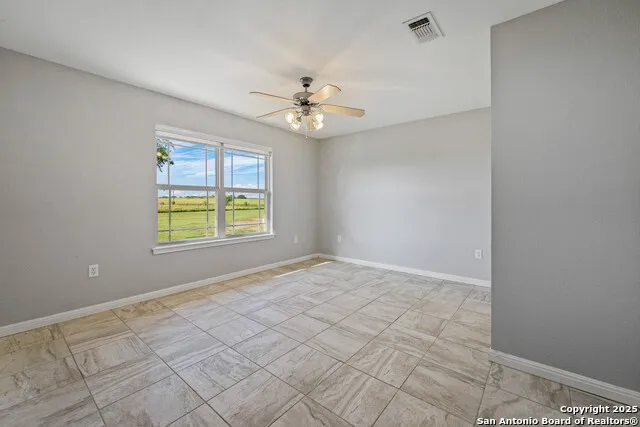 2387 Fm 537 Floresville, TX 78114
