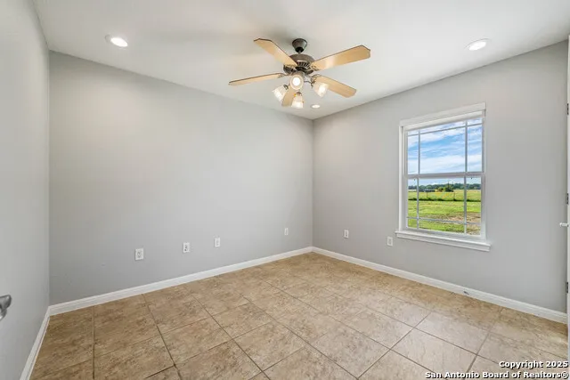 2387 Fm 537 Floresville, TX 78114