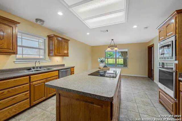 2387 Fm 537 Floresville, TX 78114