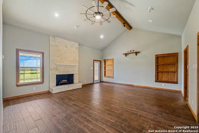 2387 Fm 537 Floresville, TX 78114