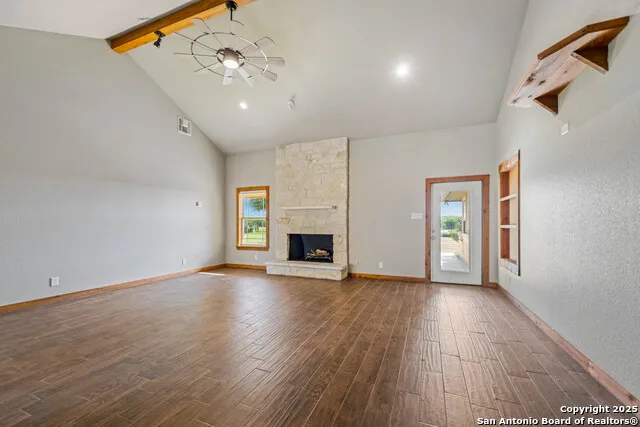 2387 Fm 537 Floresville, TX 78114