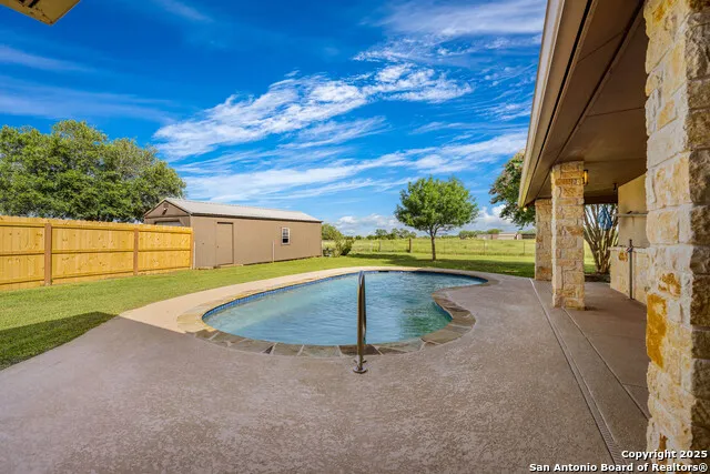 2387 Fm 537 Floresville, TX 78114