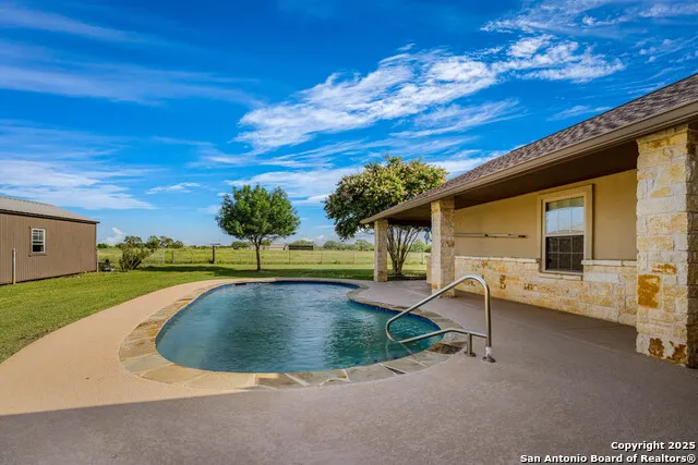 2387 Fm 537 Floresville, TX 78114