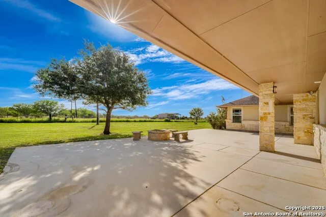 2387 Fm 537 Floresville, TX 78114