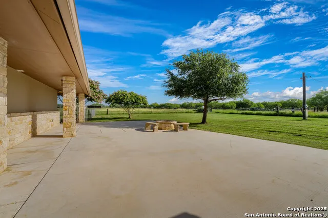 2387 Fm 537 Floresville, TX 78114