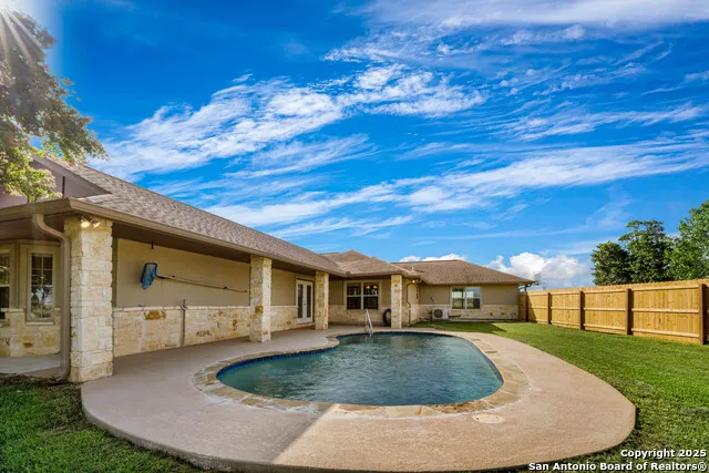 2387 Fm 537 Floresville, TX 78114