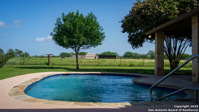 2387 Fm 537 Floresville, TX 78114