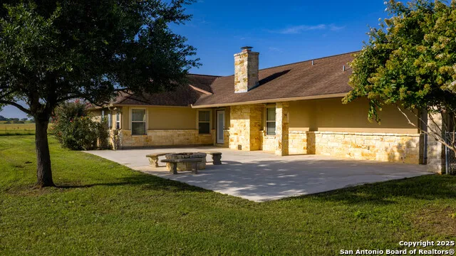 2387 Fm 537 Floresville, TX 78114