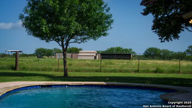 2387 Fm 537 Floresville, TX 78114