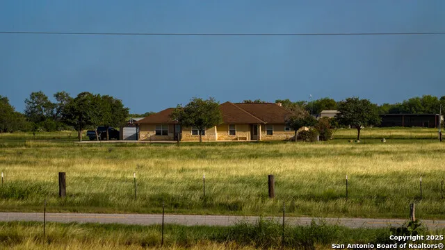 2387 Fm 537 Floresville, TX 78114