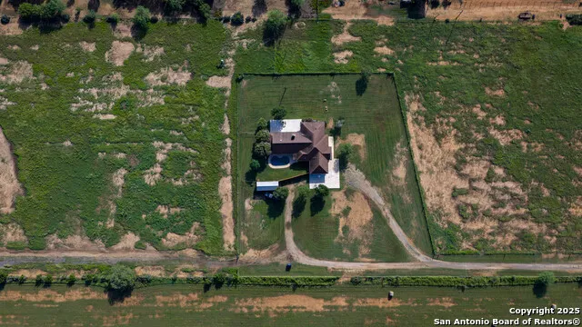 2387 Fm 537 Floresville, TX 78114