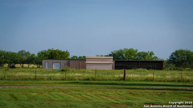 2387 Fm 537 Floresville, TX 78114