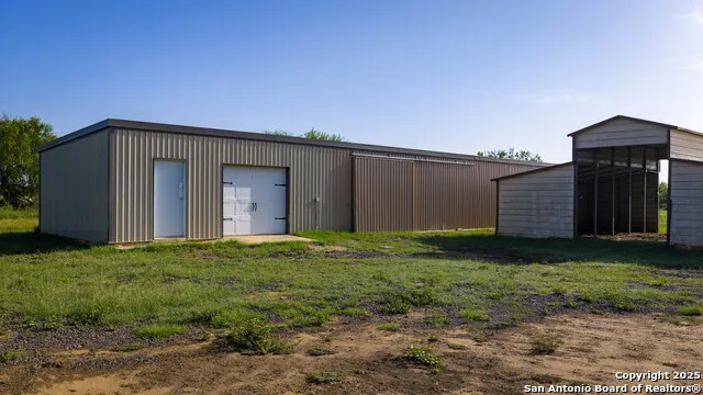 2387 Fm 537 Floresville, TX 78114