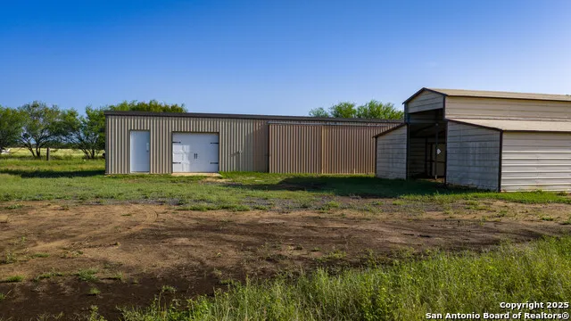 2387 Fm 537 Floresville, TX 78114