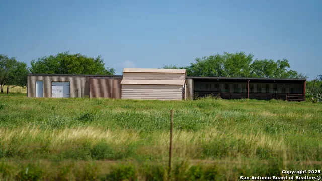 2387 Fm 537 Floresville, TX 78114