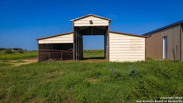 2387 Fm 537 Floresville, TX 78114