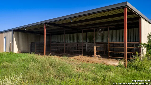 2387 Fm 537 Floresville, TX 78114