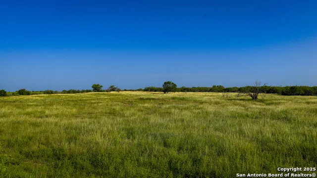 2387 Fm 537 Floresville, TX 78114